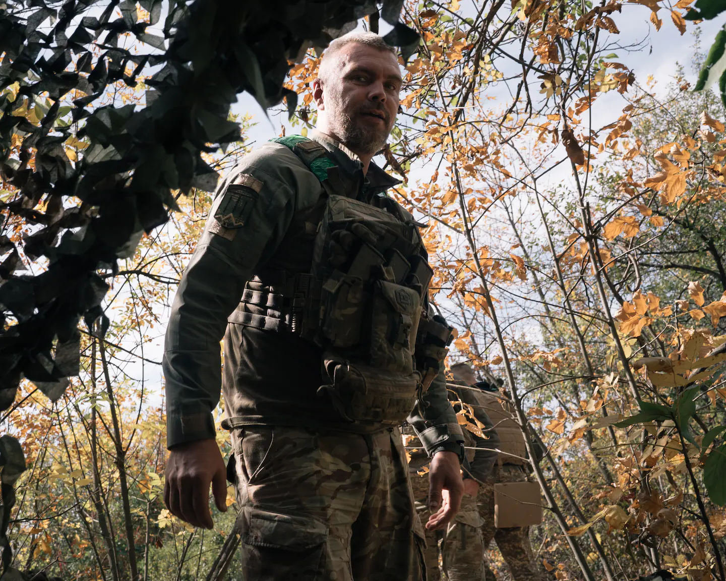 Максим повертається в укриття після обстрілу позицій росіян